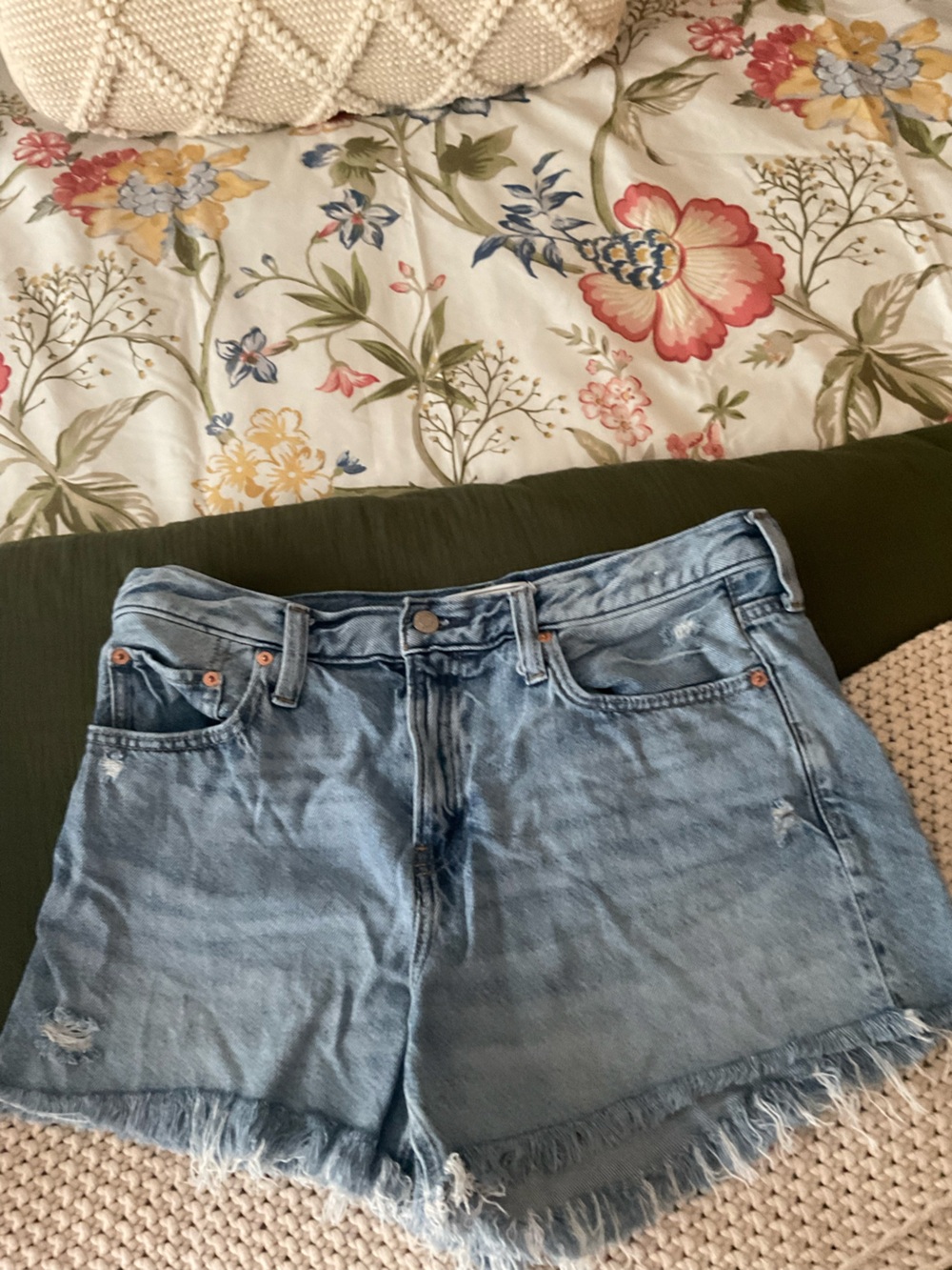 Euc GAP women’s size 8 denim shorts